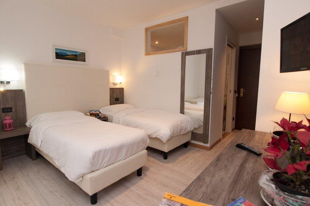 Hotel Le Soleil Challand-Saint-Anselme Exterior foto